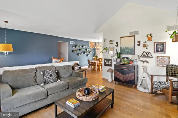 5638 THOMAN DR, Spring Grove, PA 17362