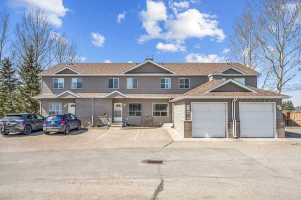 900 Allen ST SE #2, Airdrie, AB T4B 2M2