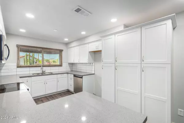 7661 E CHAPARRAL Road, Scottsdale, AZ 85250