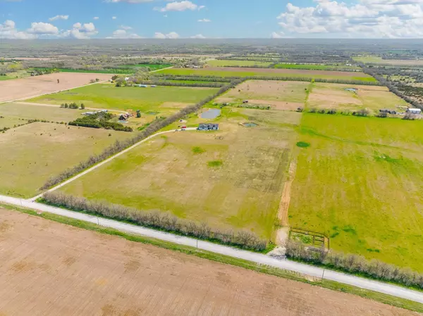 18260 SW Prairie Creek Rd, Rose Hill, KS 67133