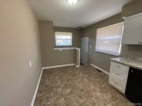 27330 URSULINE Street, St. Clair Shores, MI 48081