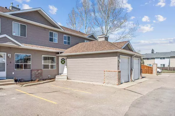 900 Allen ST SE #2, Airdrie, AB T4B 2M2