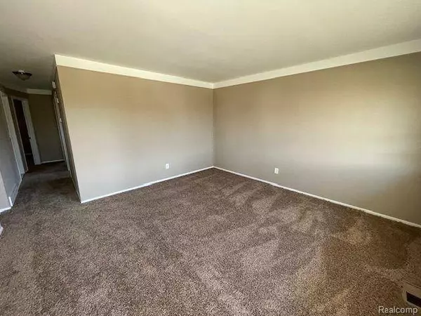 27330 URSULINE Street, St. Clair Shores, MI 48081