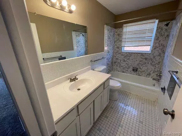 27330 URSULINE Street, St. Clair Shores, MI 48081