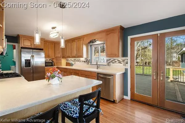 5147 Lake Grove Drive, White Lake, MI 48383