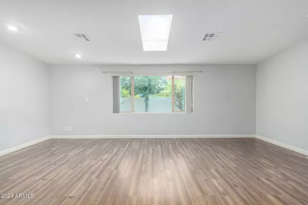 7661 E CHAPARRAL Road, Scottsdale, AZ 85250