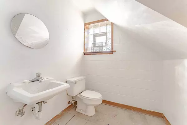 2410 Prairie ST, Blue Island, IL 60406