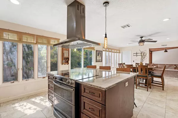 911 Caroline AVE, West Palm Beach, FL 33413