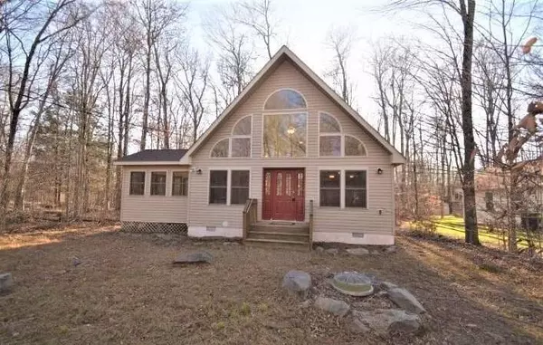 7148 Winnebago Dr, Pocono Lake, PA 18347-8128