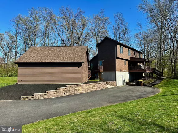 22 HENDRICKS RD, Perkiomenville, PA 18074