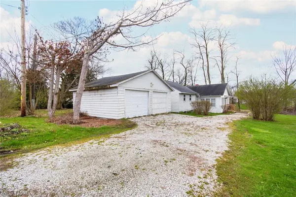 26935 North Shore DR, Beloit, OH 44609