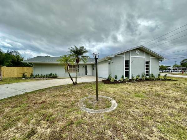 2718 SE Mariposa AVE, Port Saint Lucie, FL 34952