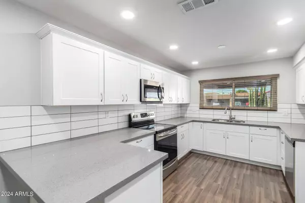 7661 E CHAPARRAL Road, Scottsdale, AZ 85250