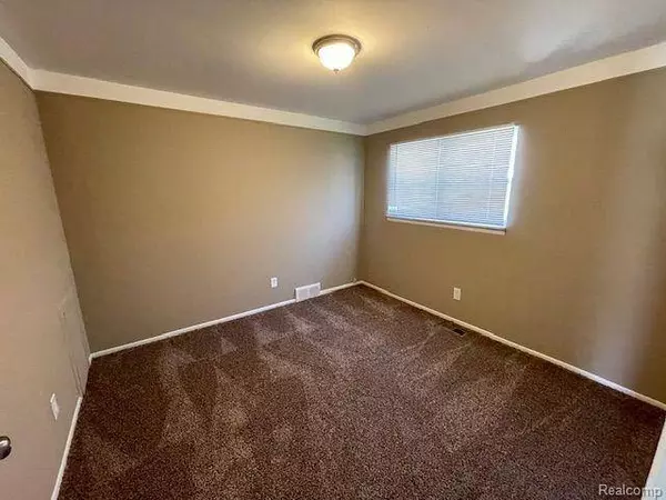 27330 URSULINE Street, St. Clair Shores, MI 48081