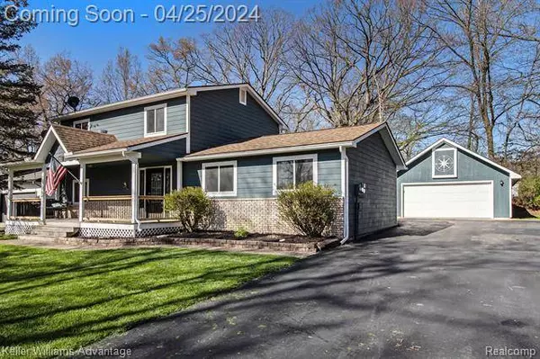 5147 Lake Grove Drive, White Lake, MI 48383