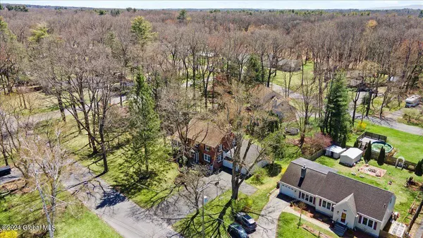 28 Saratoga Drive, Glenville, NY 12302