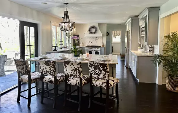 33W472 Brewster Creek CIR, Wayne, IL 60184