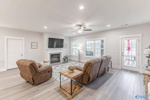 604 Ronnie Drive SE, Hartselle, AL 35640