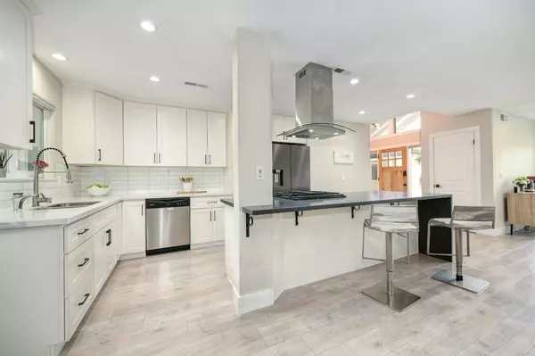 4256 Paradise DR, Carmichael, CA 95608