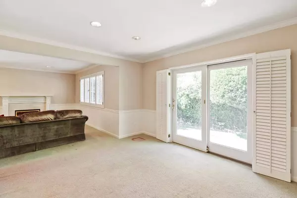 939 Stern CIR, Sacramento, CA 95822