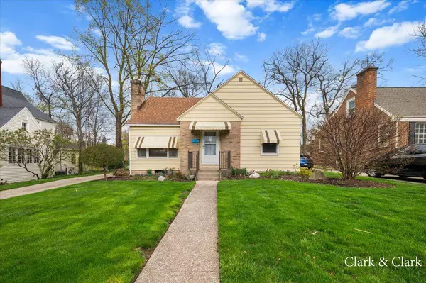 2618 Oakwood NE Avenue, Grand Rapids, MI 49505