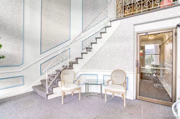 19710 W 13 MILE Road, Beverly Hills, MI 48025