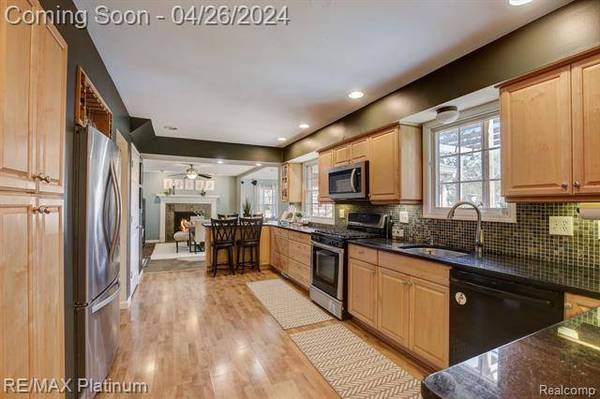 29198 HEMLOCK Court, Farmington Hills, MI 48336