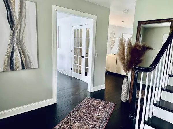 33W472 Brewster Creek CIR, Wayne, IL 60184