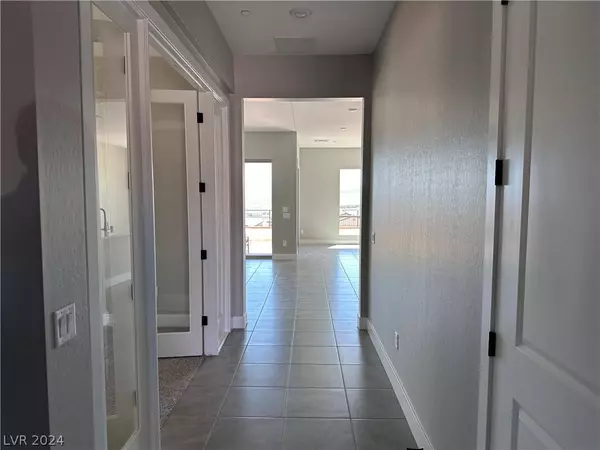 98 Mountain Oasis Lane, Henderson, NV 89011