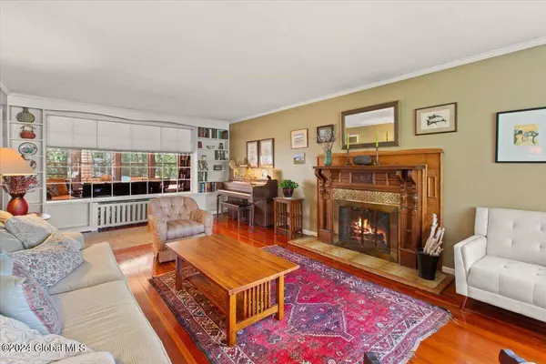 28 Saratoga Drive, Glenville, NY 12302