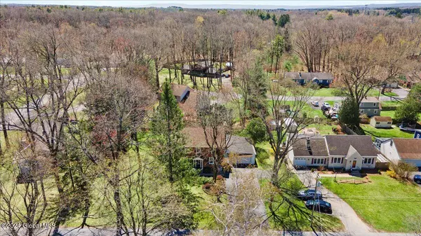 28 Saratoga Drive, Glenville, NY 12302