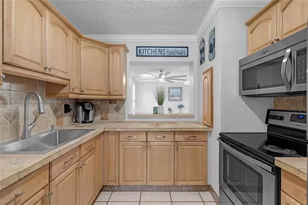 9740 Dominican Dr, Cutler Bay, FL 33189