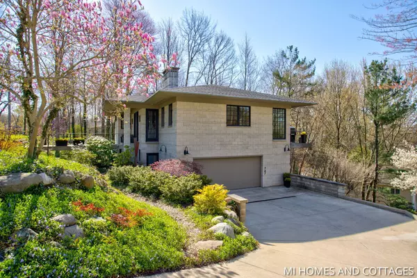 747 Pleasant Street, Saugatuck, MI 49453