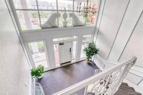 19710 W 13 MILE Road, Beverly Hills, MI 48025