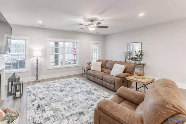 604 Ronnie Drive SE, Hartselle, AL 35640