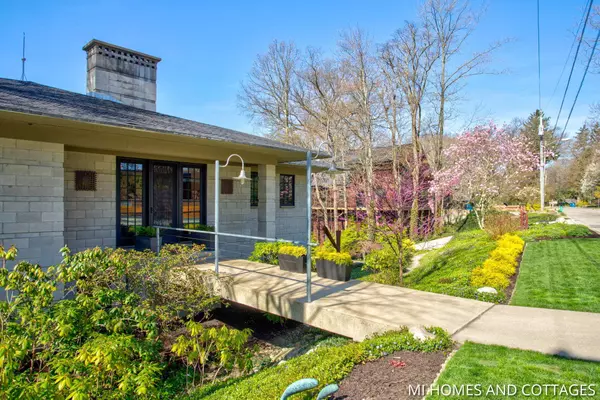 747 Pleasant Street, Saugatuck, MI 49453