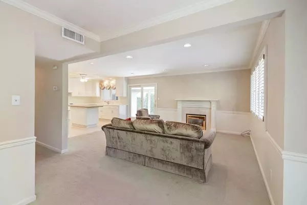 939 Stern CIR, Sacramento, CA 95822