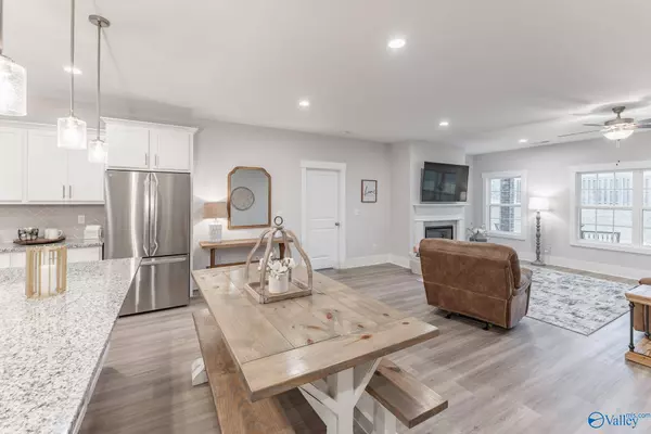 604 Ronnie Drive SE, Hartselle, AL 35640