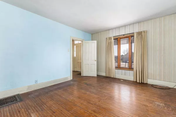 104 E Walnut Street, Apple River, IL 61001