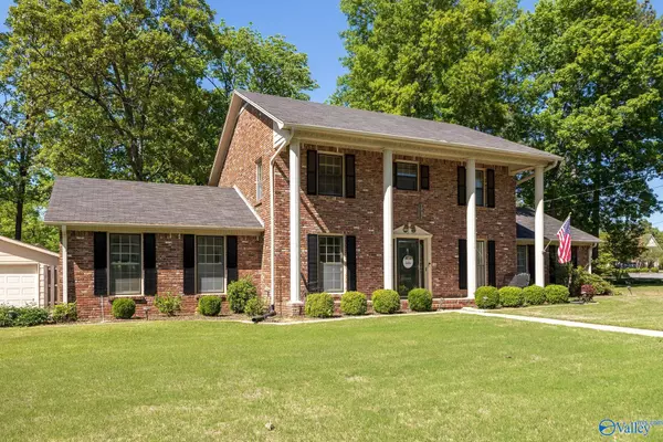 1006 Way Thru The Woods SW, Decatur, AL 35603