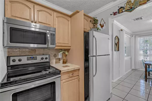 9740 Dominican Dr, Cutler Bay, FL 33189