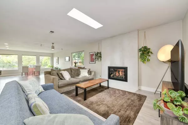 4256 Paradise DR, Carmichael, CA 95608