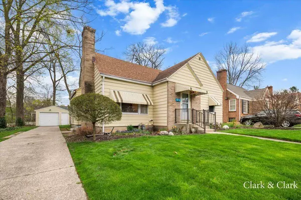 2618 Oakwood NE Avenue, Grand Rapids, MI 49505