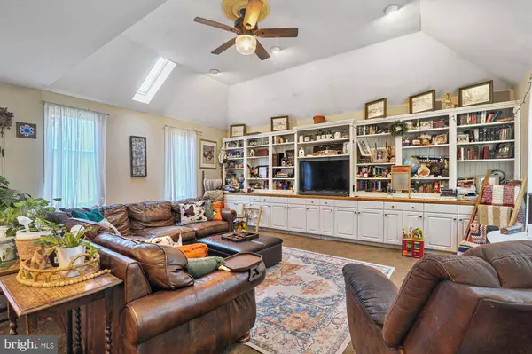 7 S MAIN ST, Dover, DE 19901