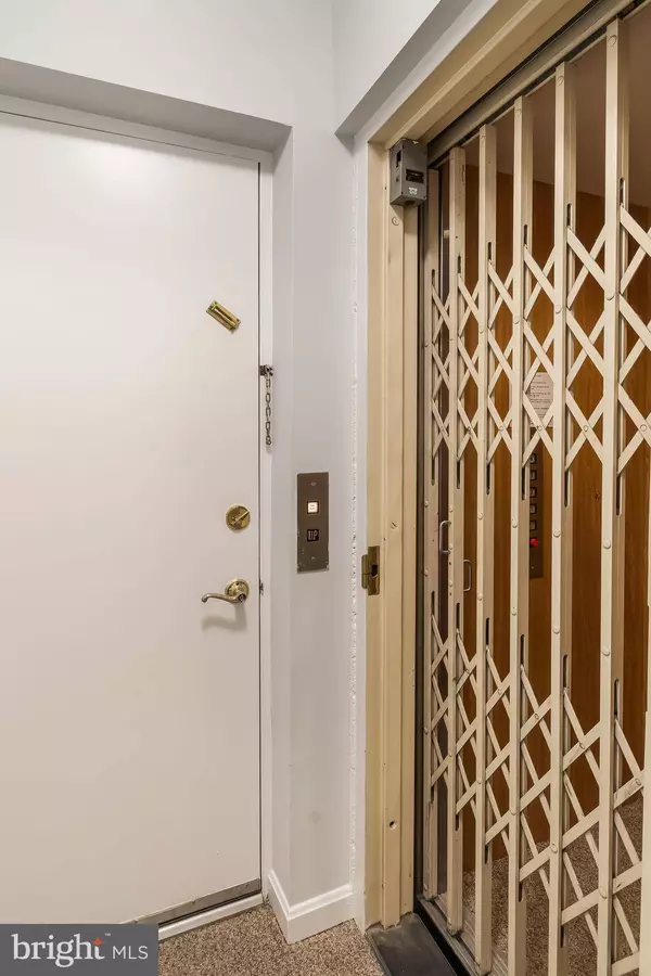 3068 S GLEBE RD S #3068, Arlington, VA 22206