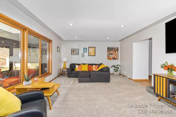 4041 Nob Hill Drive, Norton Shores, MI 49441