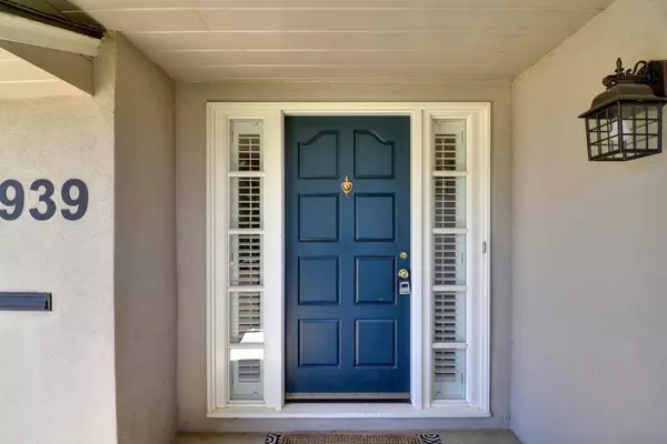 939 Stern CIR, Sacramento, CA 95822