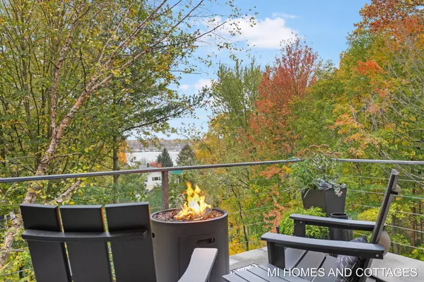 747 Pleasant Street, Saugatuck, MI 49453