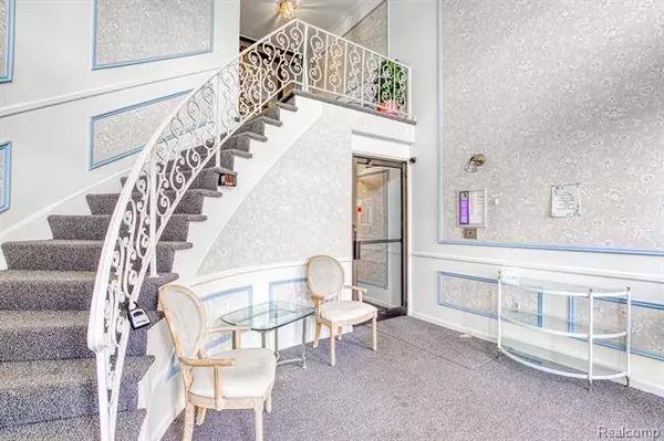 19710 W 13 MILE Road, Beverly Hills, MI 48025