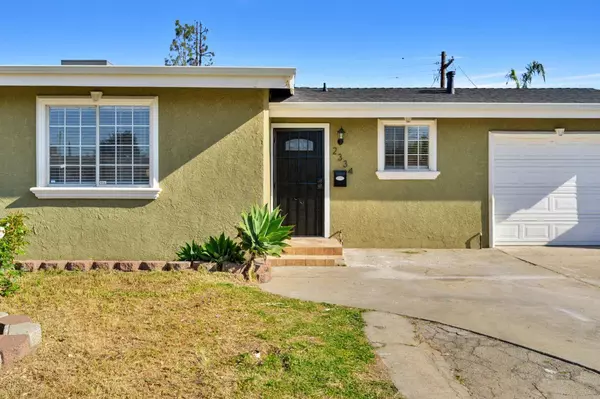 2334 W Andrews Avenue, Fresno, CA 93705